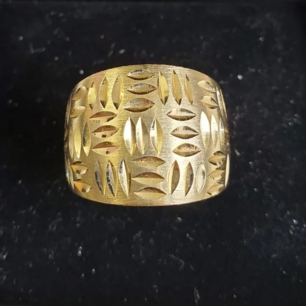 14K Gold Diamond Cut Band Ring / Cigar Ring / Thumb Ring